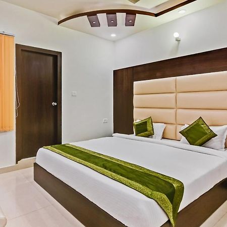 Отель Treebo Resto- Near Lucknow Railway Station Экстерьер фото
