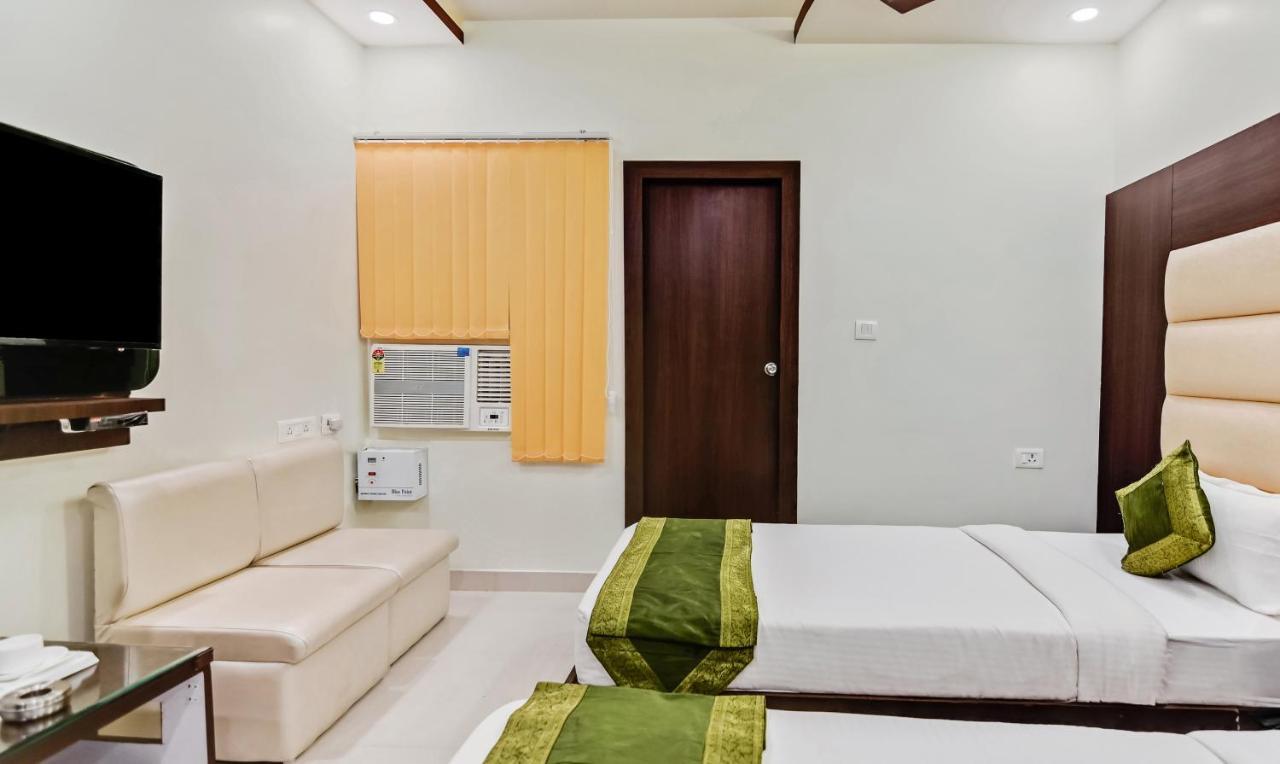 Отель Treebo Resto- Near Lucknow Railway Station Экстерьер фото