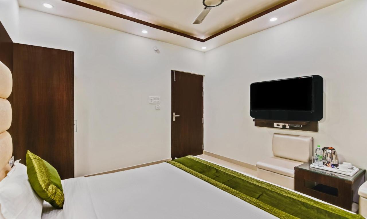 Отель Treebo Resto- Near Lucknow Railway Station Экстерьер фото